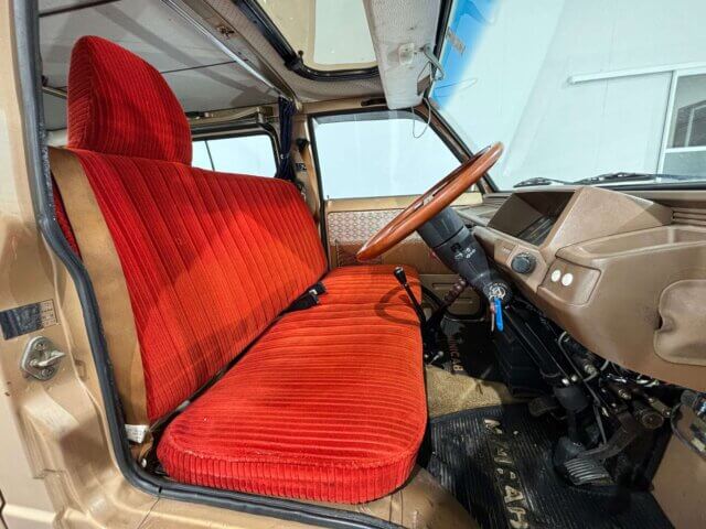 1980 MITSUBISHI MINICAB VAN