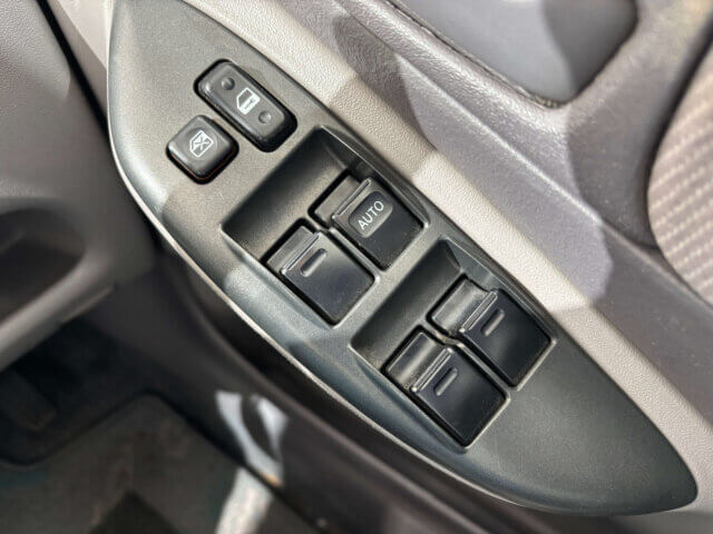 2000 TOYOTA PLATZ
