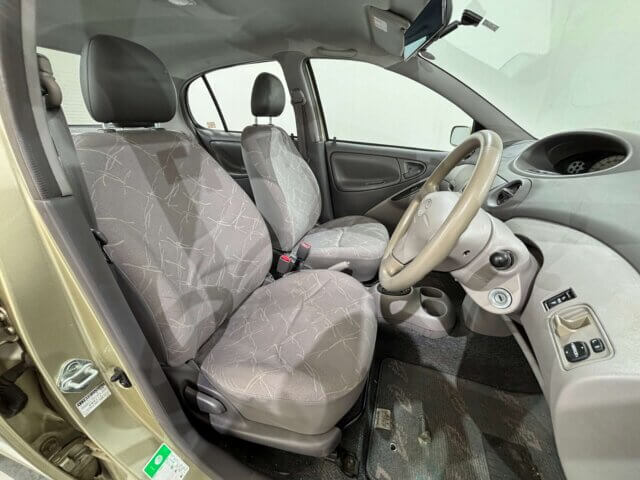 2000 TOYOTA PLATZ