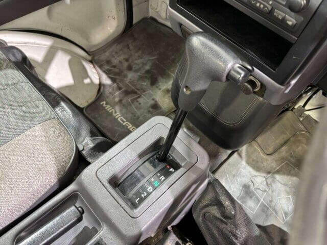 1998 MITSUBISHI MINICAB TRUCK