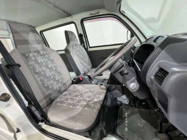 1998 MITSUBISHI MINICAB VAN