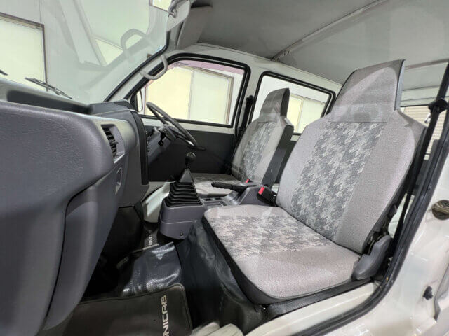 1998 MITSUBISHI MINICAB VAN