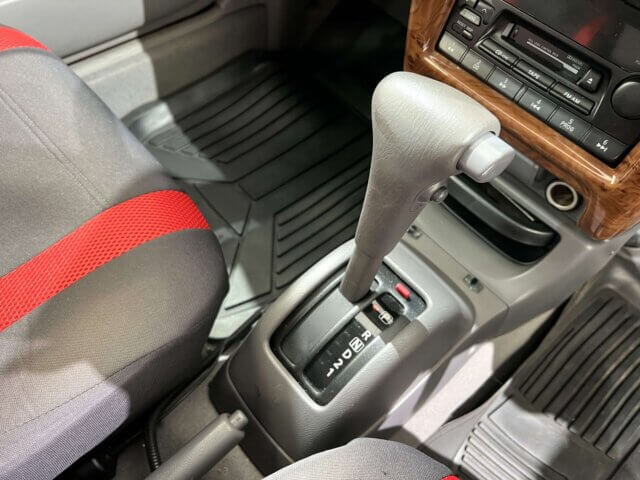 2000 MITSUOKA VIEWT