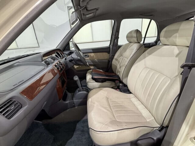 2000 MITSUOKA VIEWT