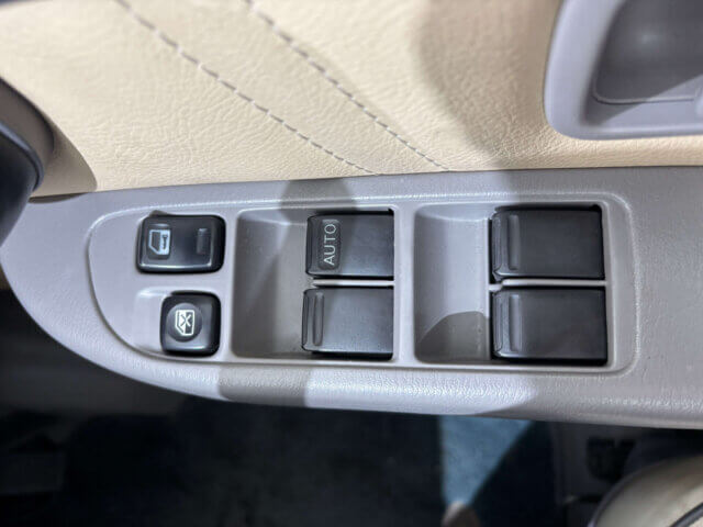2000 MITSUOKA VIEWT