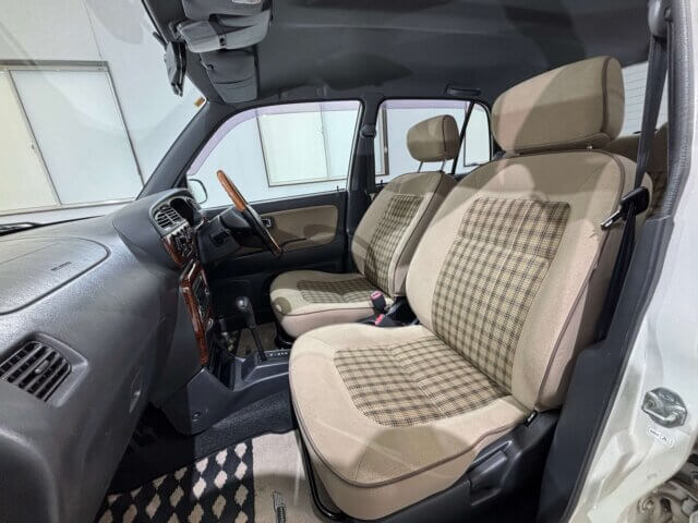 2001 DAIHATSU MIRA GINO