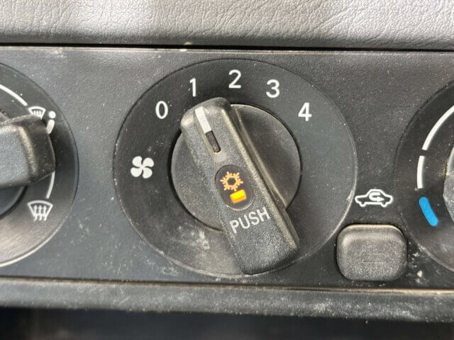 1999 MITSUBISHI MINICAB TRUCK