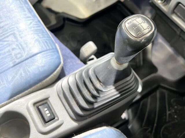 1999 MITSUBISHI MINICAB TRUCK