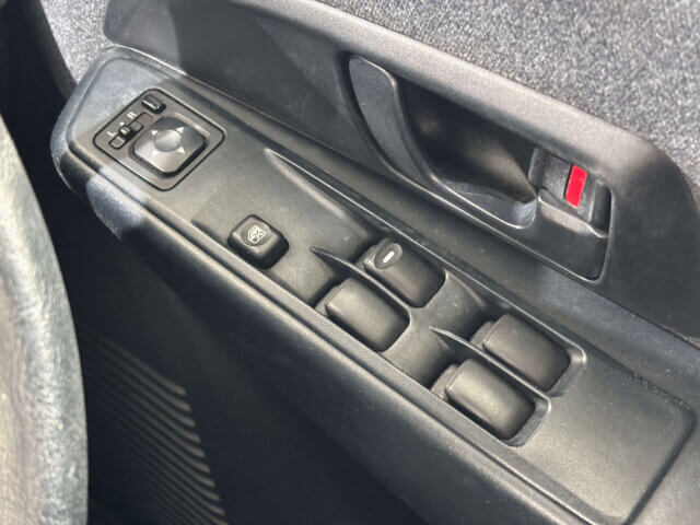 2000 MITSUBISHI PAJERO IO