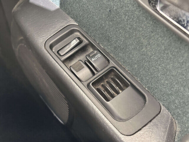 2001 DAIHATSU MIRA GINO