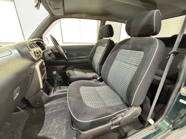 2001 DAIHATSU MIRA GINO