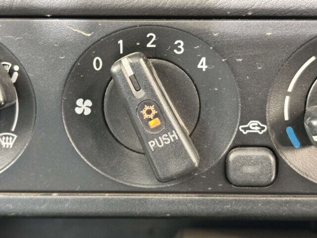 2000 MITSUBISHI MINICAB TRUCK