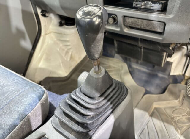 2000 MITSUBISHI MINICAB TRUCK