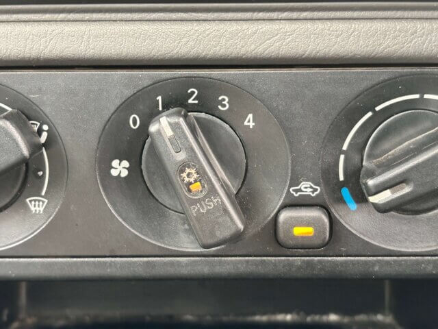 2000 MITSUBISHI MINICAB TRUCK