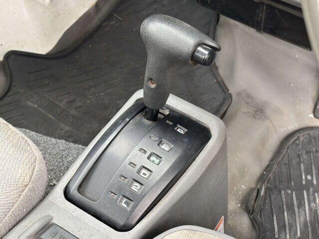 2000 MITSUBISHI MINICAB TRUCK