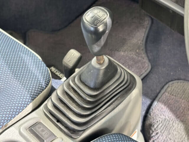 2000 MITSUBISHI TOWN BOX