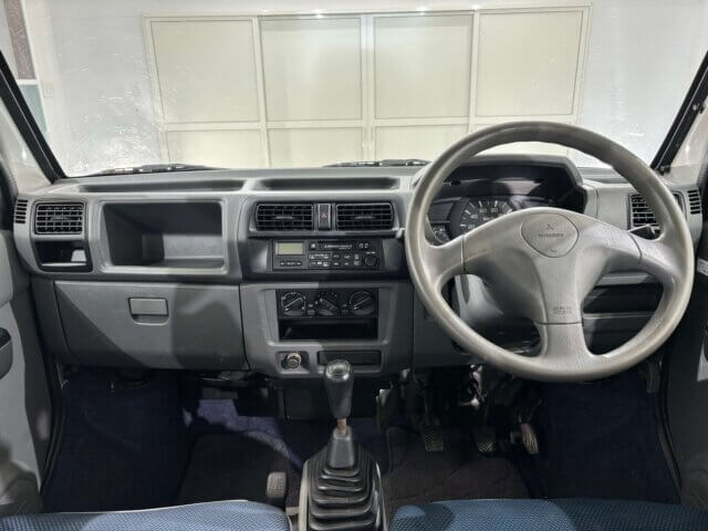 2000 MITSUBISHI TOWN BOX