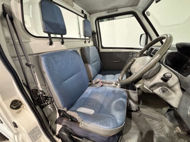 2000 MITSUBISHI MINICAB TRUCK