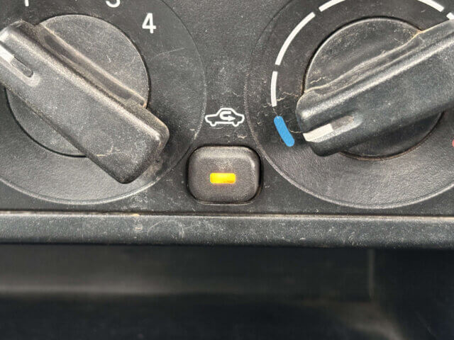 2000 MITSUBISHI MINICAB TRUCK