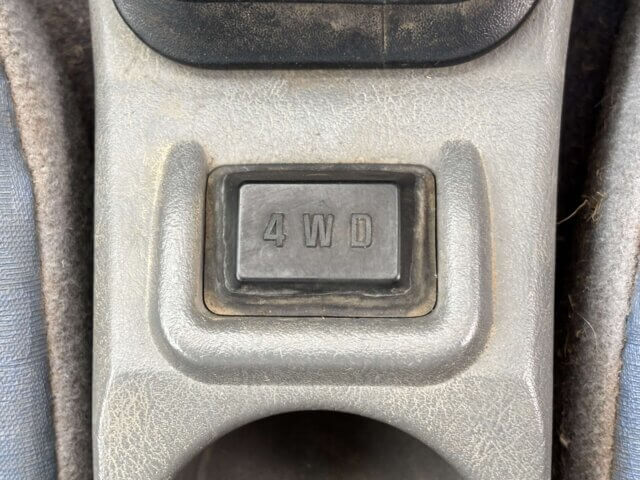 2000 MITSUBISHI MINICAB TRUCK