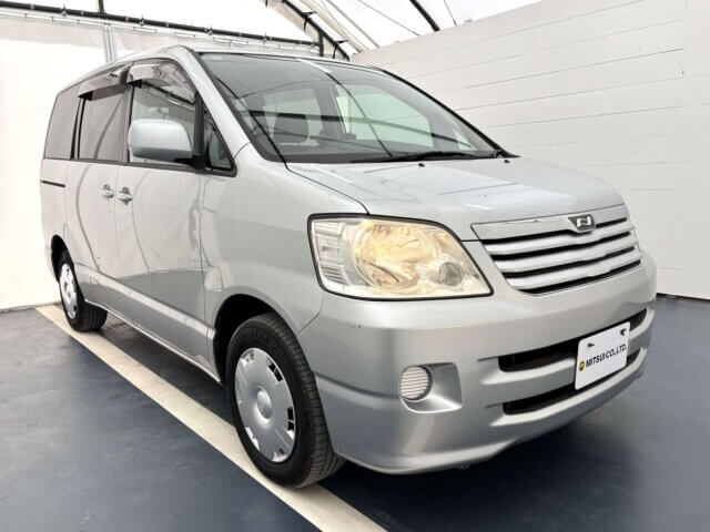 2001 TOYOTA NOAH