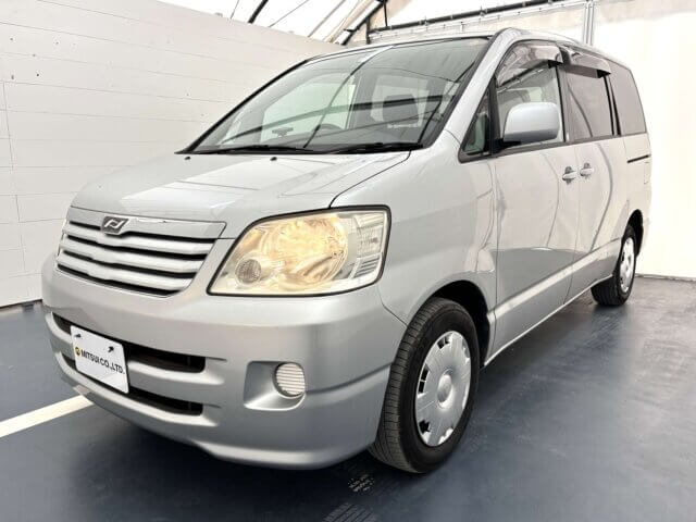 2001 TOYOTA NOAH
