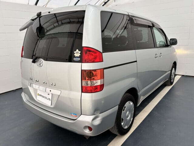 2001 TOYOTA NOAH