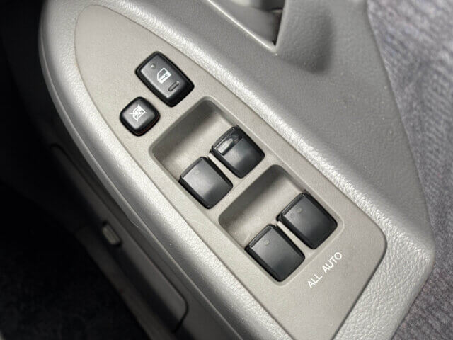 2001 TOYOTA NOAH