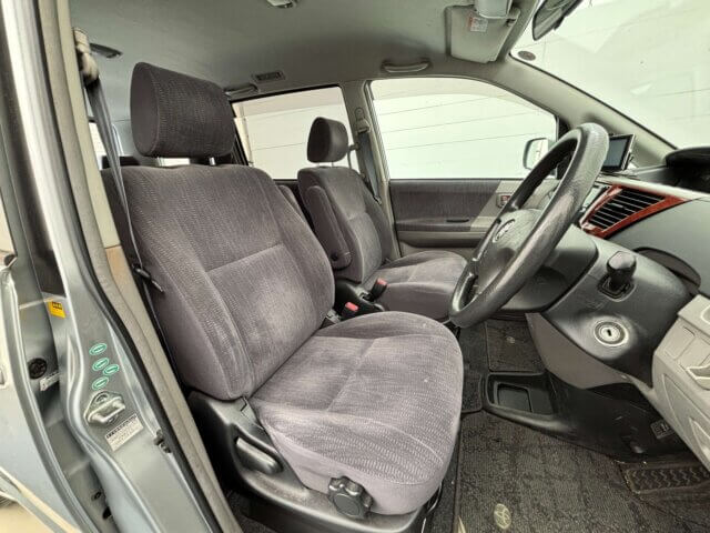 2001 TOYOTA NOAH