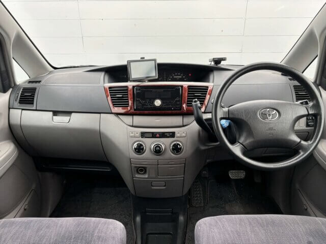 2001 TOYOTA NOAH