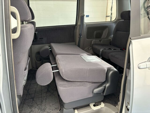 2001 TOYOTA NOAH