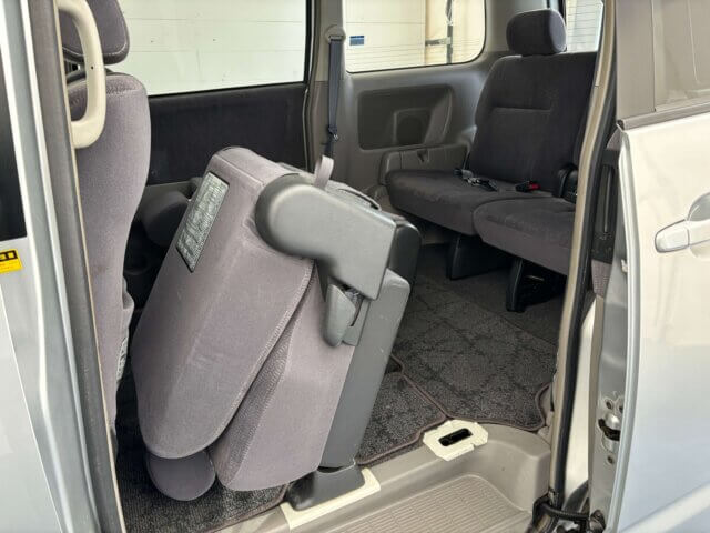 2001 TOYOTA NOAH