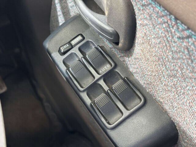 1995 MITSUBISHI BRAVO