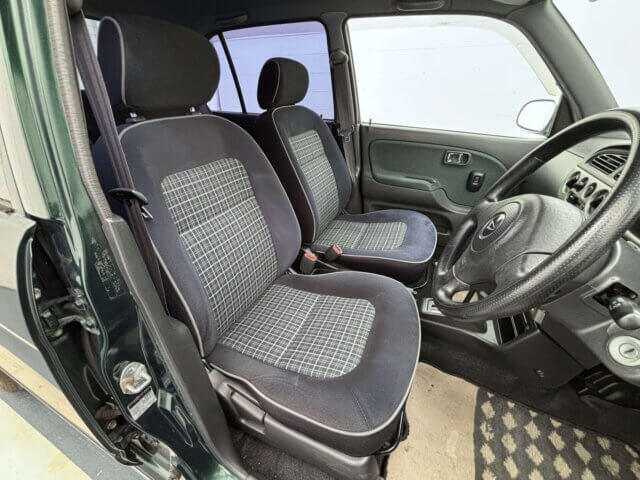 2001 DAIHATSU MIRA GINO